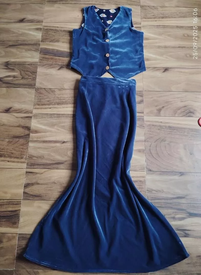 Elegant Navy Blue Velvet Two-Piece Set – Button Vest Top with Flared Skirt